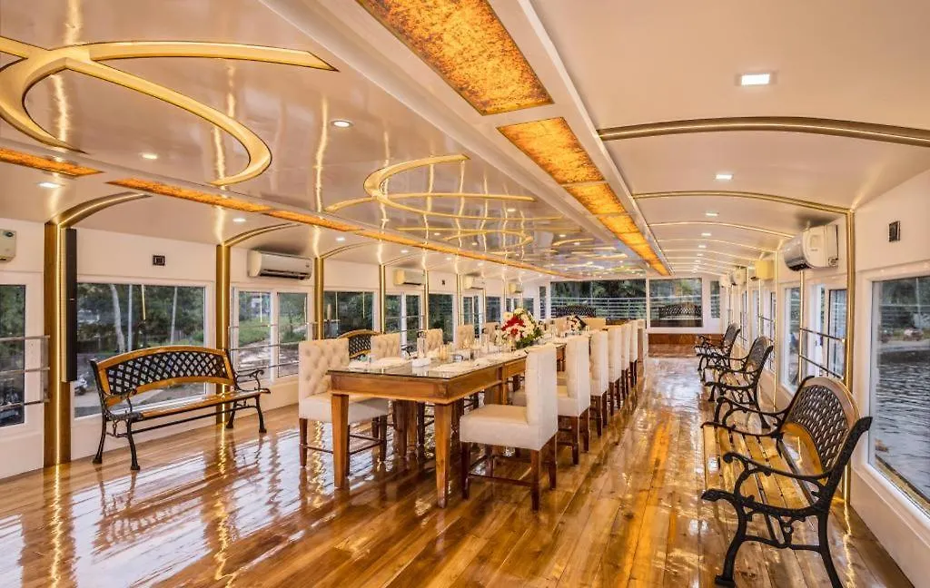 Royal Palace Houseboat Alappuzha Botel