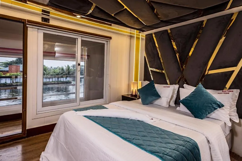 Botel Royal Palace Houseboat Alappuzha