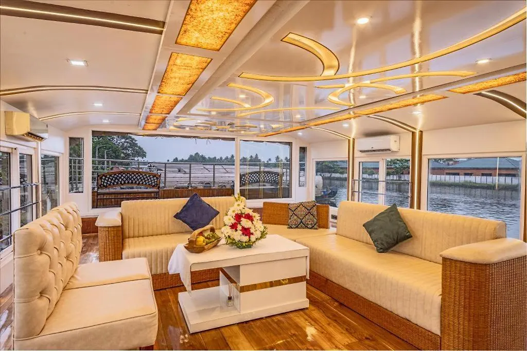 Botel Royal Palace Houseboat Alappuzha