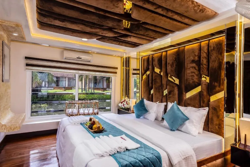 Royal Palace Houseboat Alappuzha